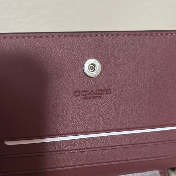 🌼🌼New Coach Brown Leather Wallet with burgundy interior - Picture 10 of 17